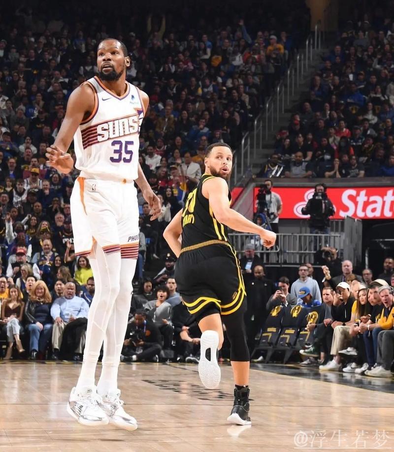 库里首节8分钟高效拿下10分,三分命中两记附加1篮板 库里首节8分钟高效拿下10分,三分命中两记附加1篮板