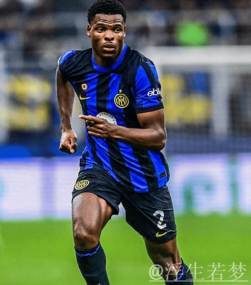 国米后卫邓弗里斯伤情未明,频繁动作引转会传闻 国米后卫邓弗里斯伤情未明,频繁动作引转会传闻